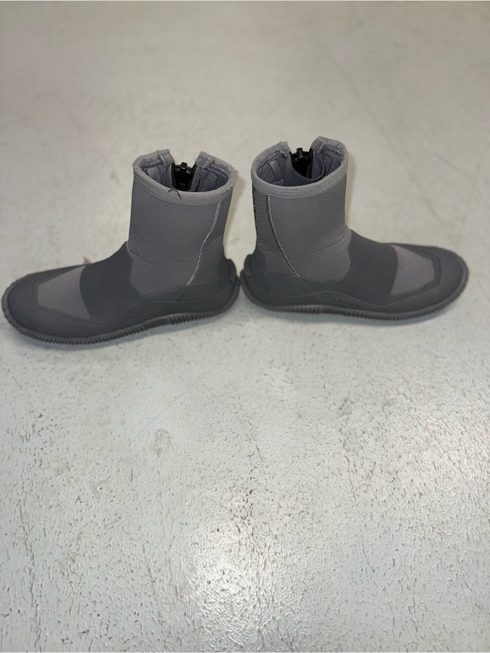 Orvis Men's Charcoal Gray Neoprene Zip-Front Boots - Picture 6 of 11